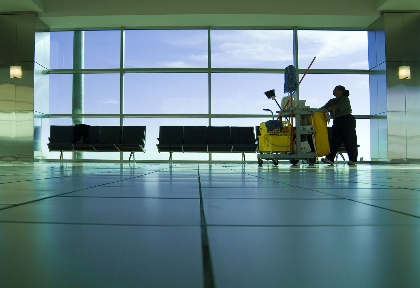 A3P0XF Maintenance Cleaner Janitor Worker Walking By Window At The End Of The Day, Oklahoma City. Image shot 2006. Exact date unknown.